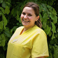 03_Barbara_Pflegende_Bienen_Team_300px-min 03_Barbara_Pflegende_Bienen_Team_300px-min
