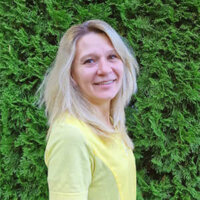 40_Monika_Pflegende_Bienen_Team_300px 40_Monika_Pflegende_Bienen_Team_300px